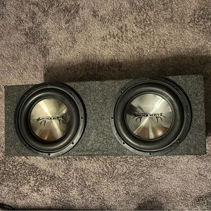 2 12 inch Subwoofers in box With a 4500 watt amp